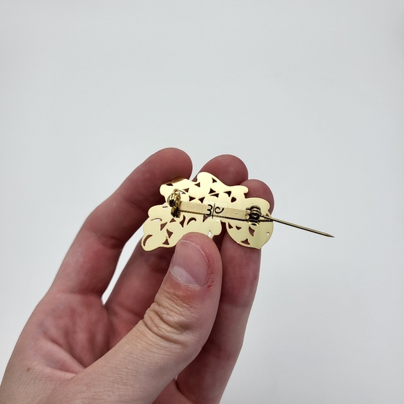 10k gold platted brass acorn pin from the Danbury Mint - Picture 2 of 2